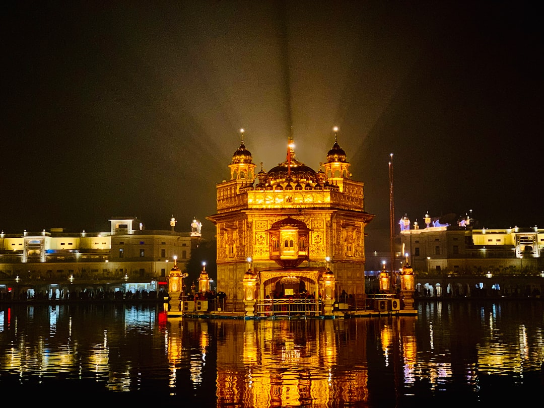 Book Dehradun to Amritsar taxi