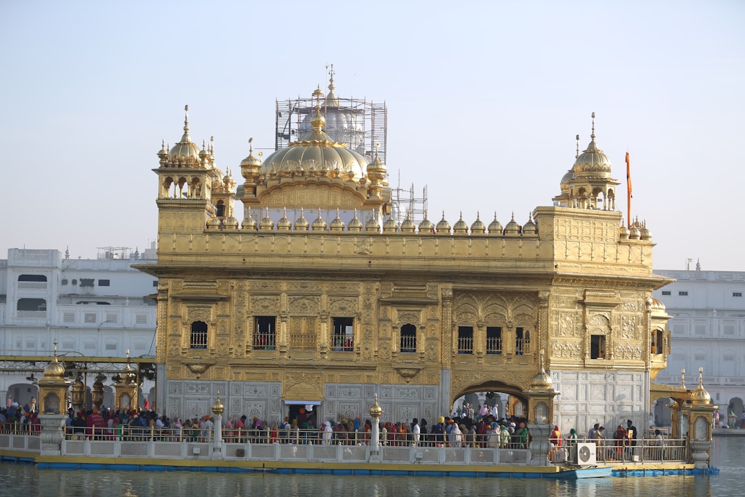 Book Dehradun to Amritsar taxi