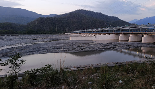Dehradun to Dakpatthar taxi