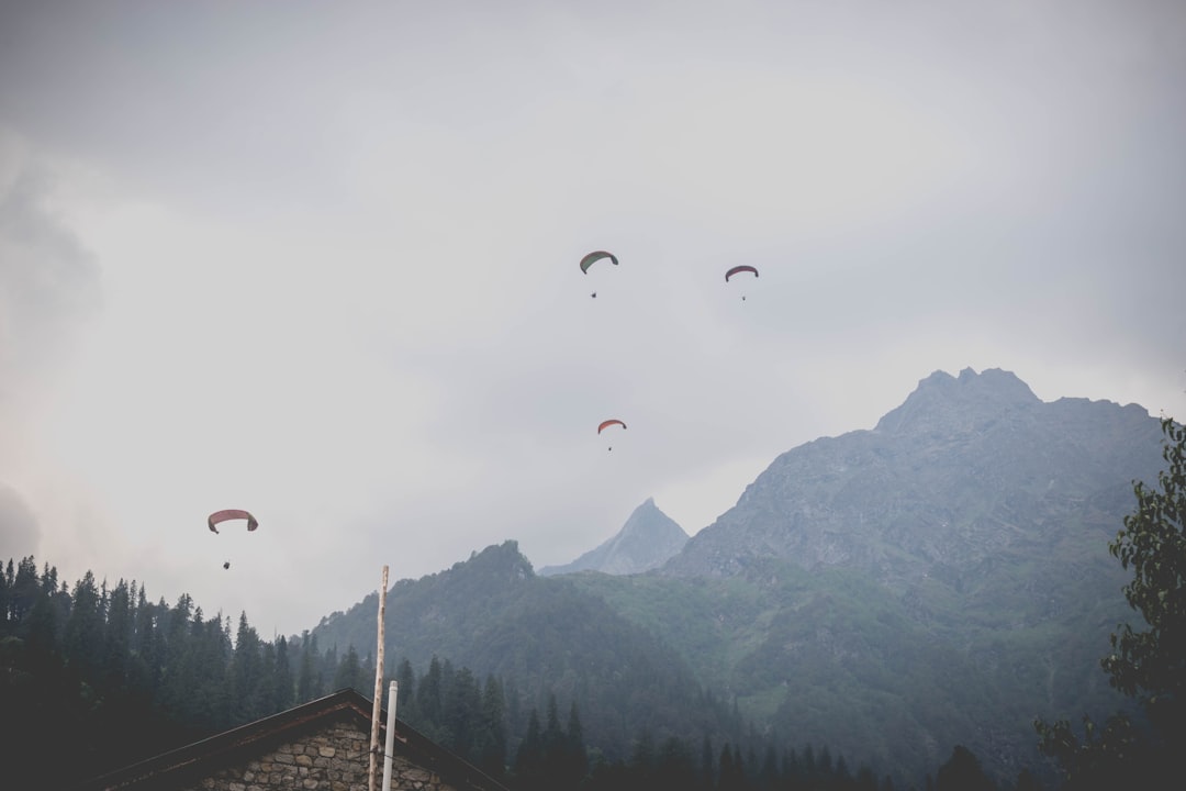Chandigarh to Manali Taxi