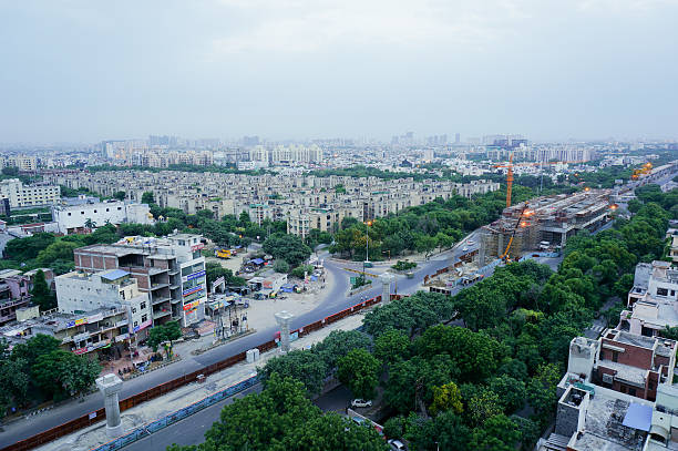 Dehradun to Noida Taxi
