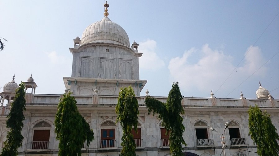 Taxi service in Vikasnagar